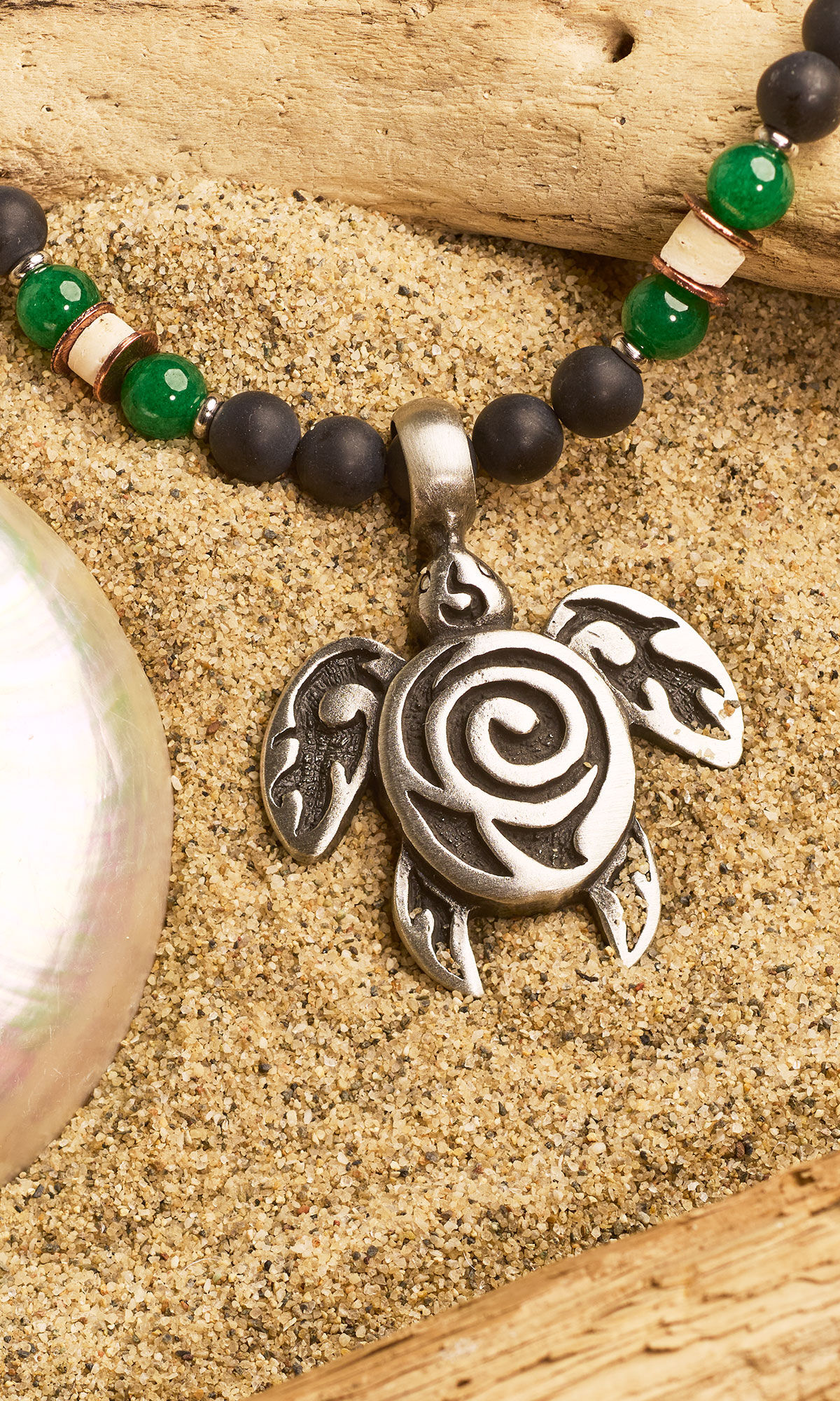 Design Idea QM39 on the sand next to driftwood