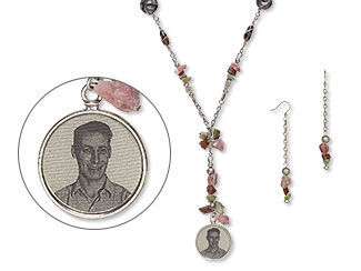 Necklace and earrings made with resin