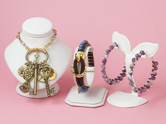Sell Your Jewelry With the Right Displays