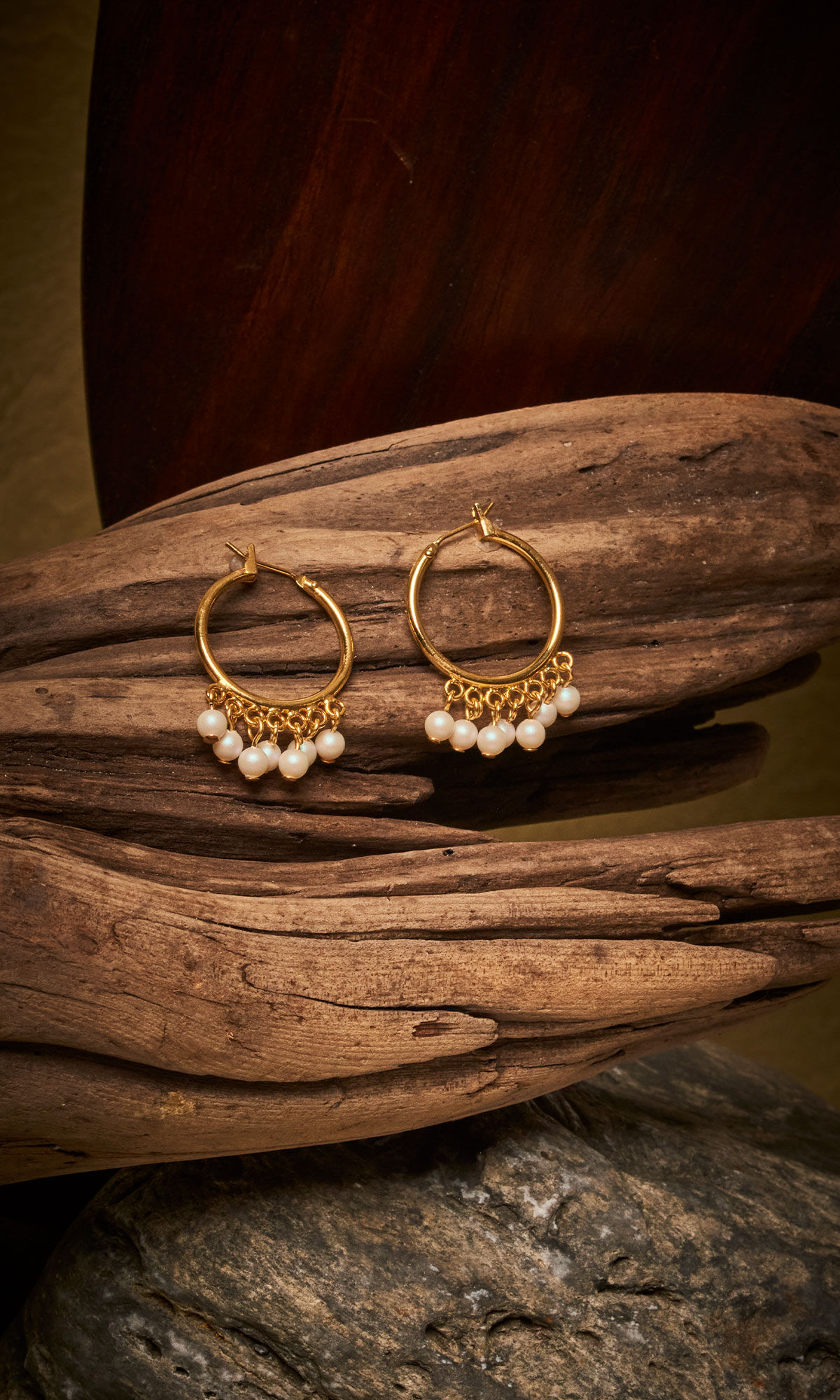 Design Idea QH3F earrings on a log