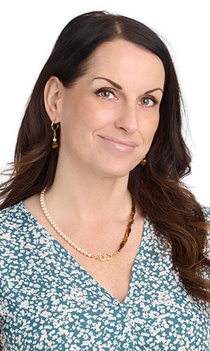 Model in a blue white and yellow speckled blouse wearing Design idea R N 2 8