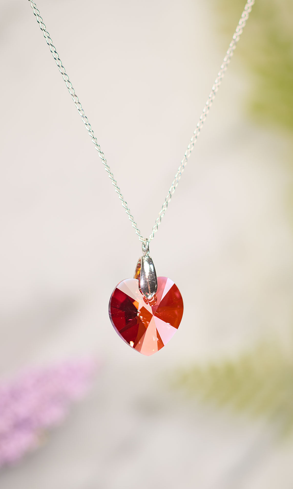 Design Idea RC2P necklace over a stylized background