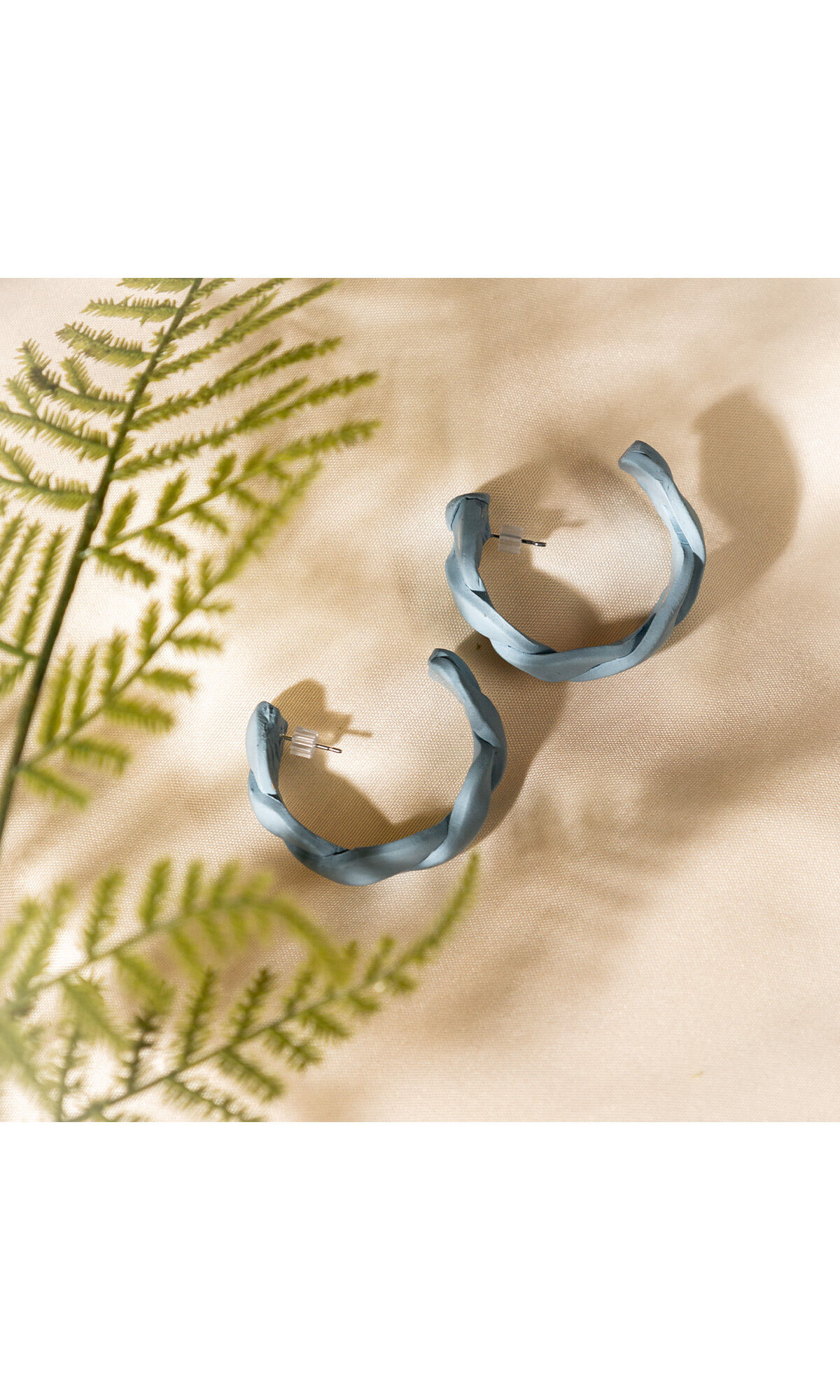 Design Idea QM34 hydrangea blue earring on stylized background