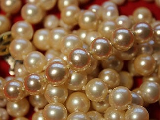 Pearl Colors Guide: Understanding Body Color, Overtone, and Luster