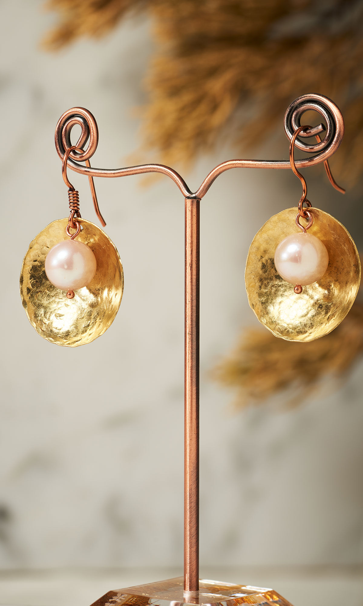 Design Idea R D 2 E hanging on a Stand