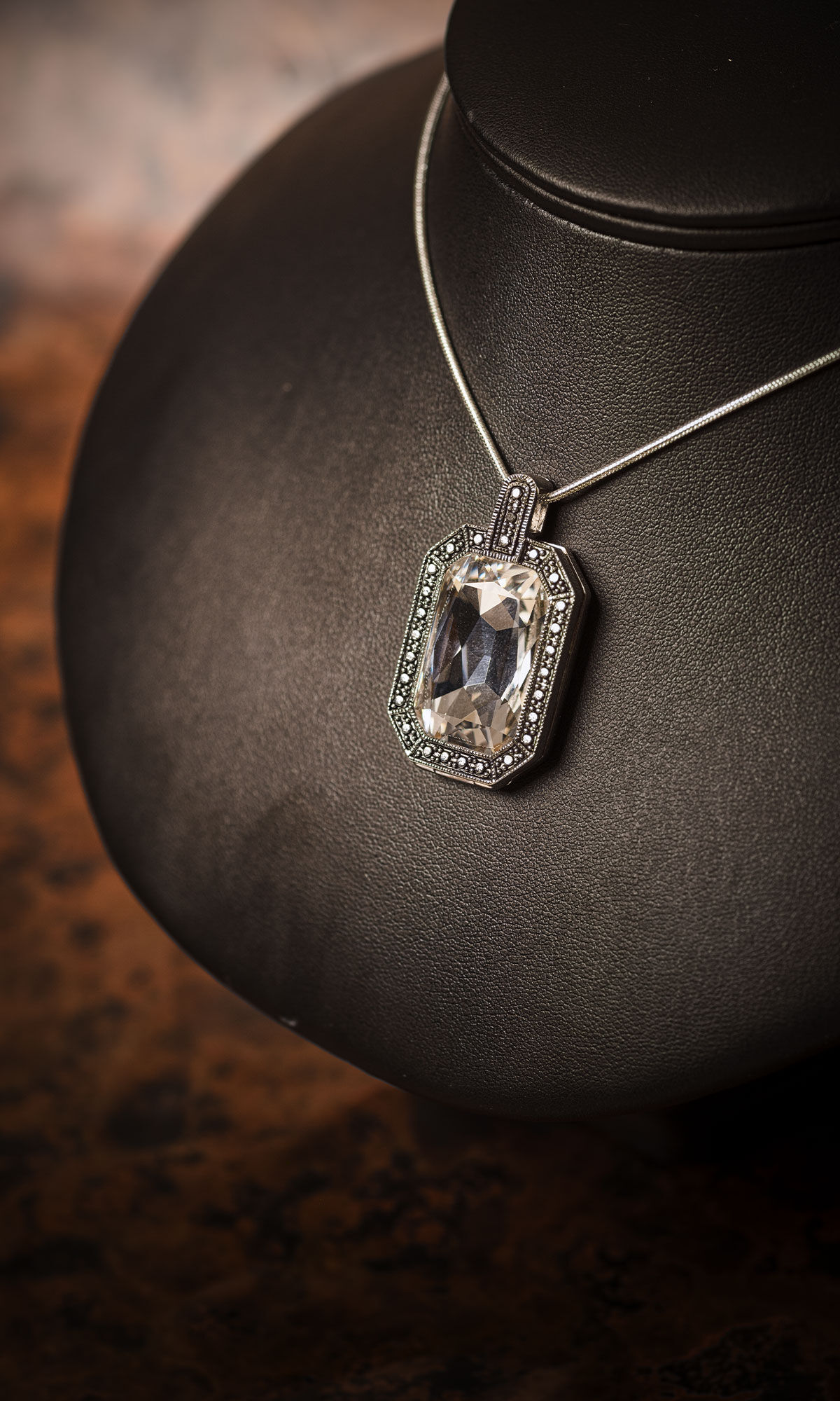 Design Idea QK2R on a necklace display