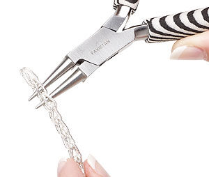 Pliers being inserted into chain links