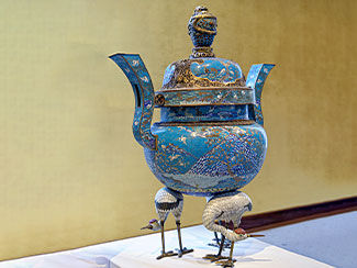 Blue vase with birds as it's legs