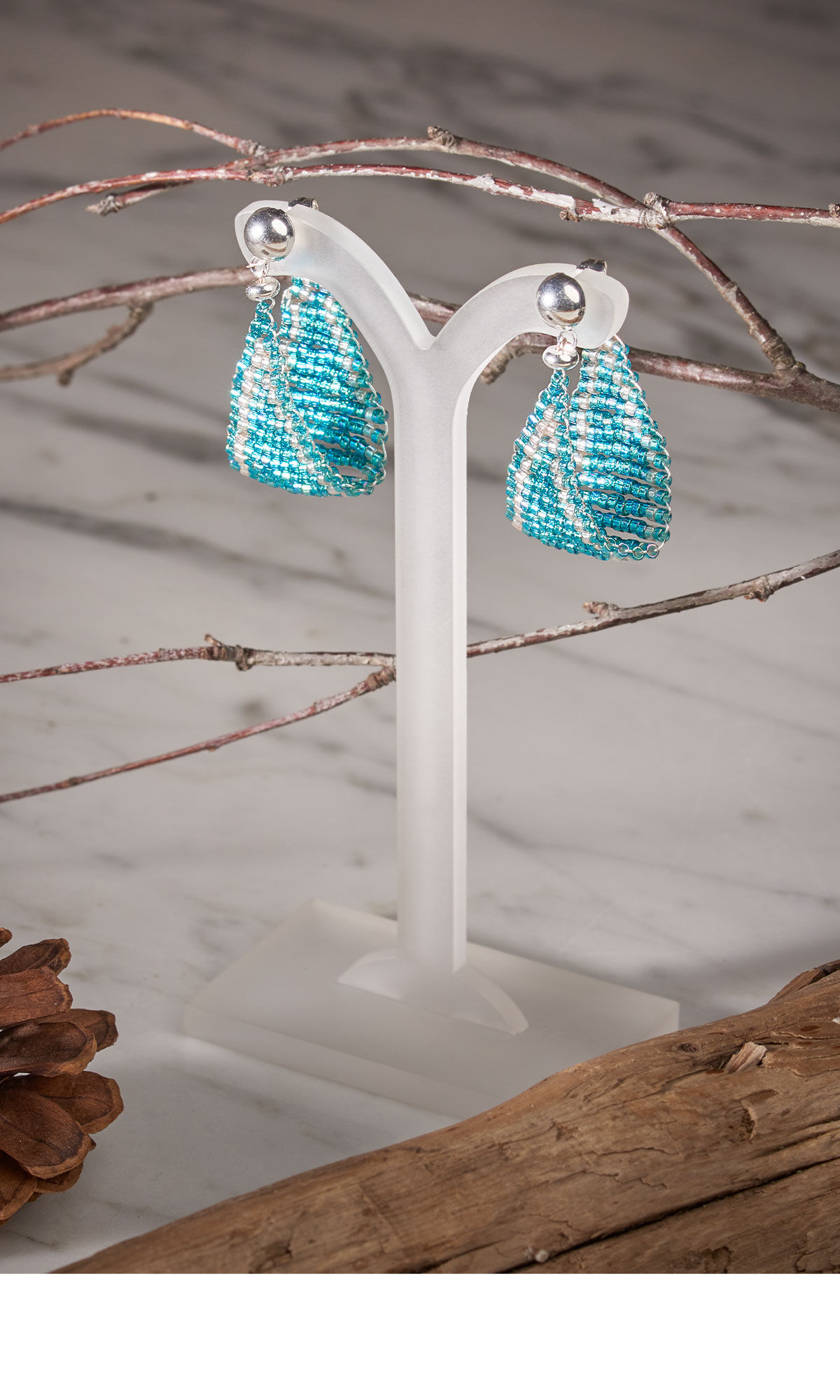 Design Idea RD2S on an earring display