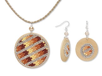 Design Idea H B 1 Q - A necklace and earring set; white cupchain encircles and cuts through a pattern made of orange, yellow and brown diamond-painting squares.