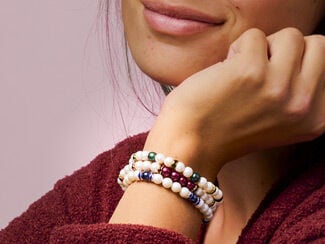 Create Classy Christmas Pearl Bracelets