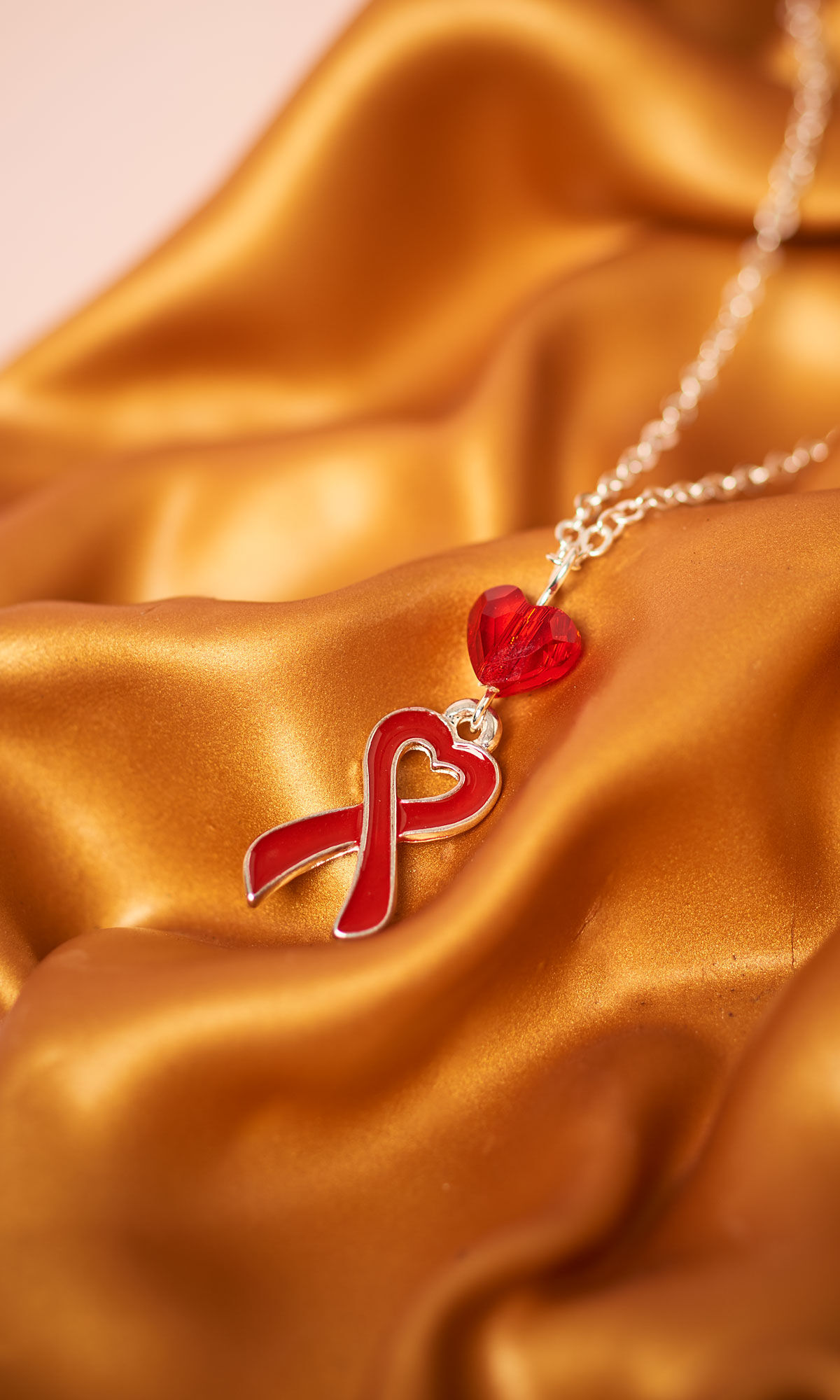 Design Idea RB24 necklace on gold cloth