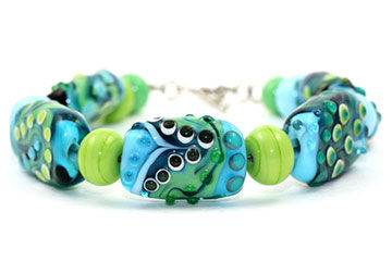 Bracelet with lampworked glass beads
