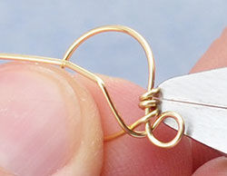 Wire cutters cutting loose ends
