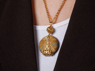 Design Idea R M 2 6 &ndash; Picasso jasper pendant made gold-plated filigree beads and findings on a gold-finished rolo chain