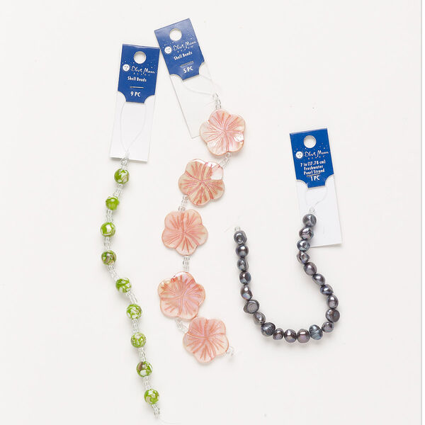 Bead mix, shell and resin (natural / dyed / coated / assembled), multicolored, 10-30mm mixed shapes with 0.4-0.6mm hole. Sold per pkg of (3) 7-inch strands. image number 0