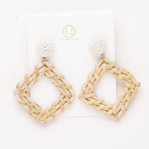 Earring 1pkg2, 2.5 inch woven diamond earstud / round / comfort clutch, gold-finished steel / glass / rattan white / brown 1 pair