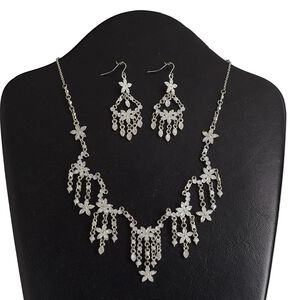 Necklace and earring set, epoxy and rhodium-finished "pewter" (zinc-based alloy), white with glitter, flower, 18-inch necklace with 3-inch extender chain and lobster claw clasp, 2-1/2 inch earrings with fishhook ear wire. Sold per set.