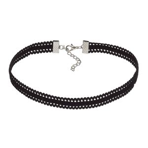 Necklace, choker, nylon and imitation rhodium-finished steel, black, 13mm wide with points pattern, 13 inches with 2-inch extender chain and lobster claw clasp. Sold per pkg of 2.
