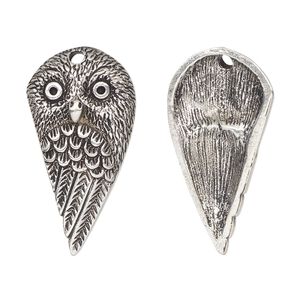 Focal, antique silver-finished "pewter" (zinc-based alloy), 30x16mm single-sided left- and right-facing owl. Sold per pkg of 2.