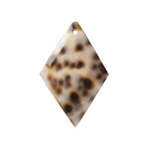 Focal, tiger cowrie shell (natural), 30x20mm diamond Mohs hardness 3-1/2. Sold per pkg of 2.