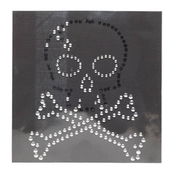 Transfer, aluminum and adhesive, pkg/1, 5x4-inch iron-on skull and crossbones, black and silver. image number 0