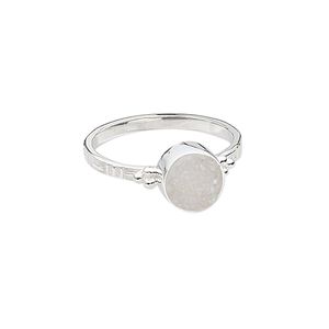 Ring, druzy (natural) and sterling silver, 9mm wide with round, size 9. Sold individually.
