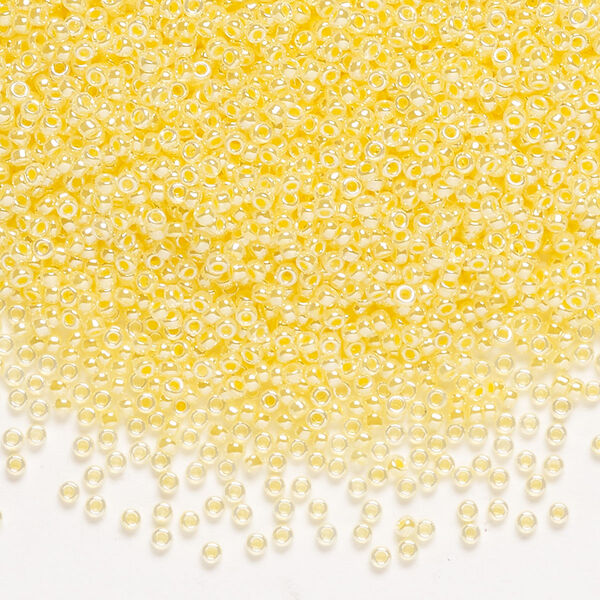 Seed bead, Miyuki, glass, pkg/35g, #15 rocaille, opaque inside dyed color luster light daffodil alabaster base (RR-516). image number 0