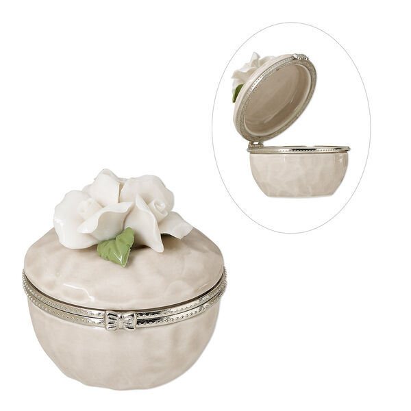 Trinket box, porcelain / imitation rhodium-finished brass / steel, white / tan / green, 2-1/2 inch textured round with flowers, leaves and bow. Sold individually. image number 0