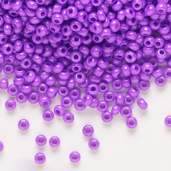 Seed bead, Preciosa Ornela Czech glass, pkg/50g, #8 rocaille, opaque violet luster chalkwhite, (16128). image number 0