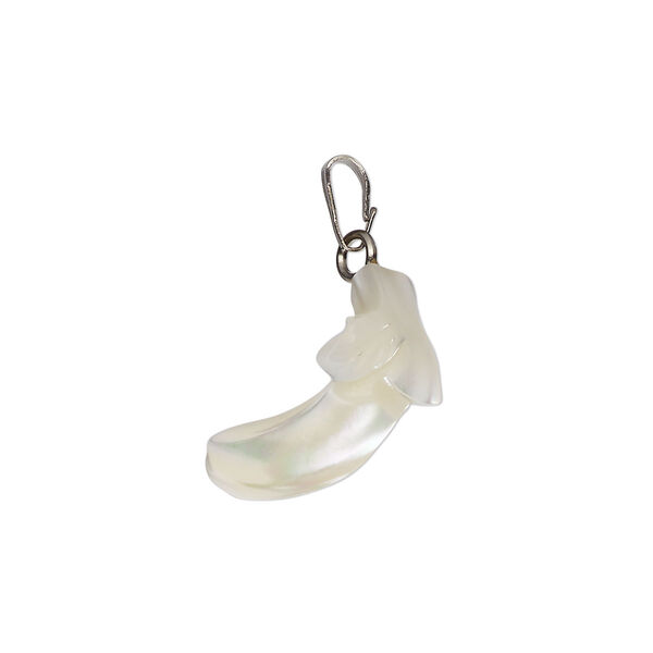 Pendant, mother-of-pearl shell (bleached) / antique silver-finished "pewter" (zinc-based alloy) / steel, 19x10mm-23x12mm single-sided carved curved banana. Sold individually. image number 0