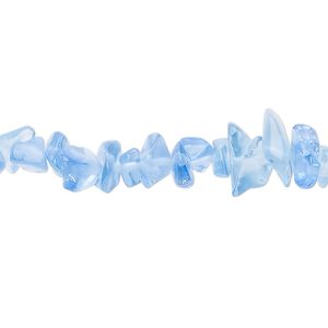 Bead, glass, translucent blue, small to extra-large chip. Sold per 30-inch strand.