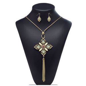 Necklace and earring set, acrylic rhinestone / acrylic / gold-finished brass / steel / "pewter" (zinc-based alloy), light green / pale yellow / pink, 7-inch dangle with 2-3/4 x 2-3/4 inch diamond, 28-inch necklace with 3-inch extender chain and lobster claw clasp, 29mm teardrop with fishhook ear wire. Sold per set.