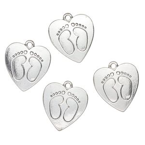 Charm, antique silver-finished "pewter" (zinc-based alloy), 20mm heart with footprints. Sold per pkg of 4.