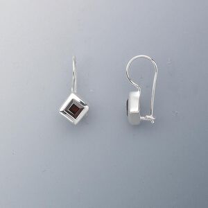 Earring, sterling silver and garnet (natural), 4x4mm faceted diamond, 19x9mm. Sold per pair.