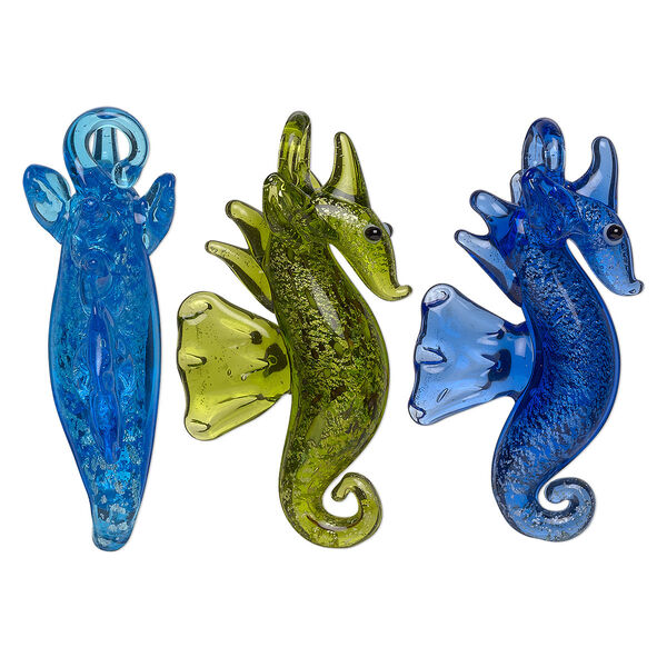 Pendant, lampworked glass, blue / cobalt / green with silver-colored foil, 42x24mm double-sided seahorse. Sold per set of 3. image number 0