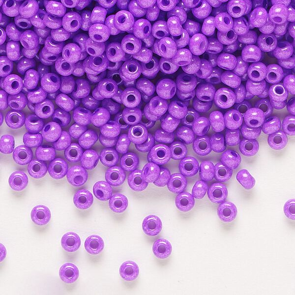 Seed bead, Preciosa Ornela Czech glass, pkg/50g, #8 rocaille, opaque violet luster chalkwhite, (16128). image number 0