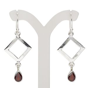 Earring, garnet (natural) and sterling silver, 47mm with open diamond and fishhook ear wire, 21 gauge. Sold per pair.
