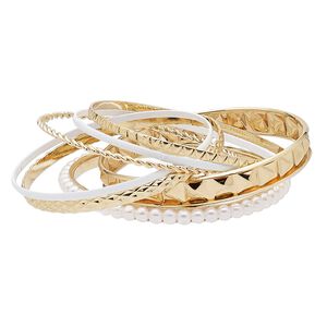 Bracelet, bangle, enamel / acrylic / acrylic pearl / gold-finished steel, white, 2.5-10mm wide, 8 inches. Sold per 7-piece set.