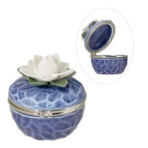 Trinket box, porcelain / imitation rhodium-finished brass / steel, multicolored, 2-1/2 inch textured round with flowers, leaves and bow. Sold individually.