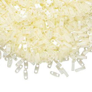 Seed bead, TILA®, glass, pkg/5g, 5x1.2mm quarter tila rectangle, translucent ivory, (QTL-513).