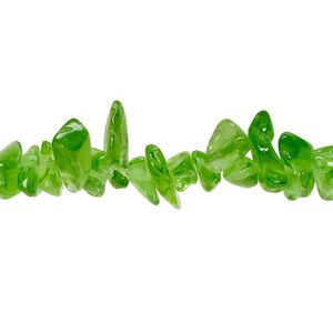 Bead, glass, translucent green, small to extra-large chip. Sold per 30-inch strand.