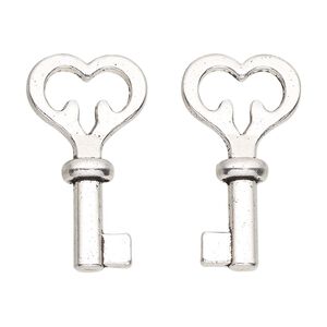 Focal, antique silver-finished "pewter" (zinc-based alloy), 30x16mm 3D heart key. Sold per pkg of 4.